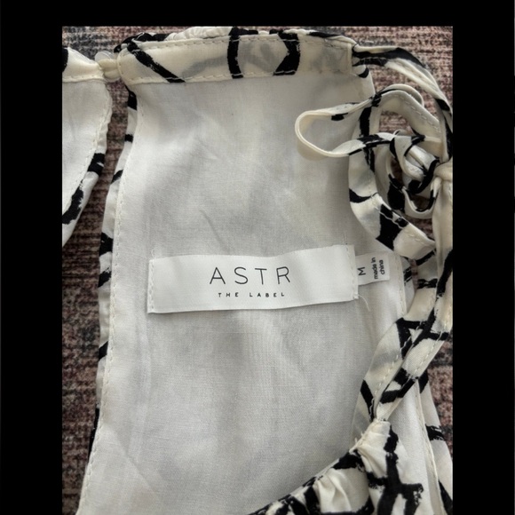 ASTR The Label Cecile sleeveless top - Picture 9 of 11